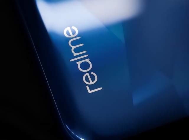 realme是什么牌子手机:realme抱紧中国移动大腿？都2023年了抓紧运营商能有用吗？
